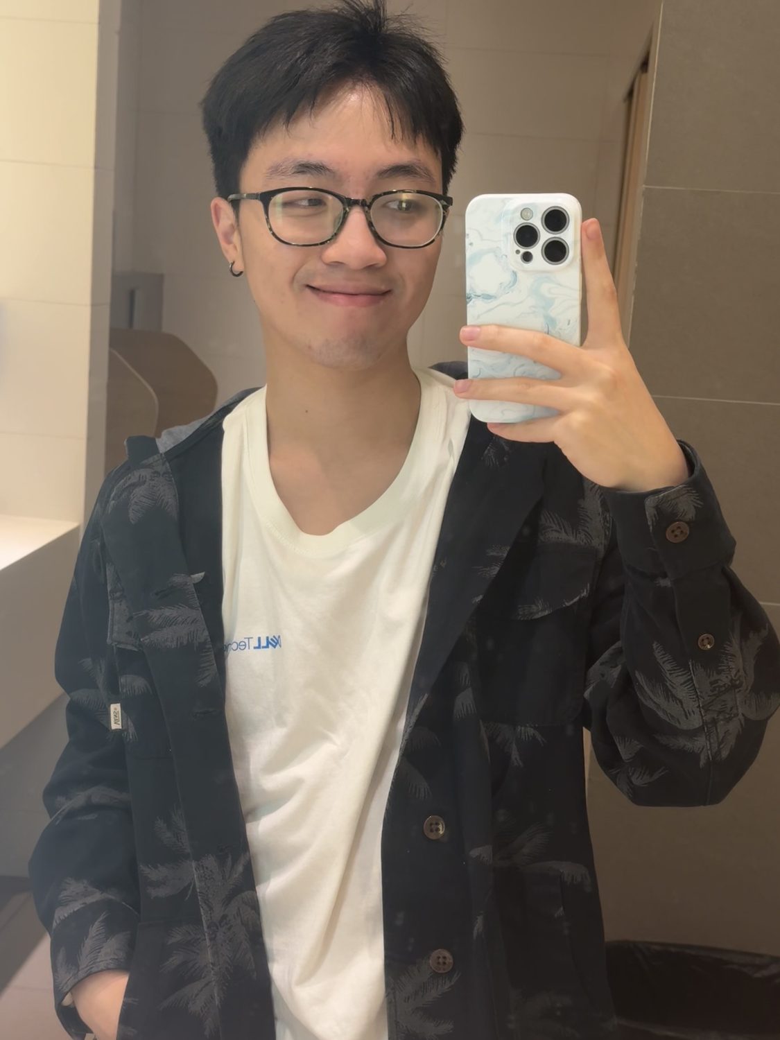 微笑自拍照片