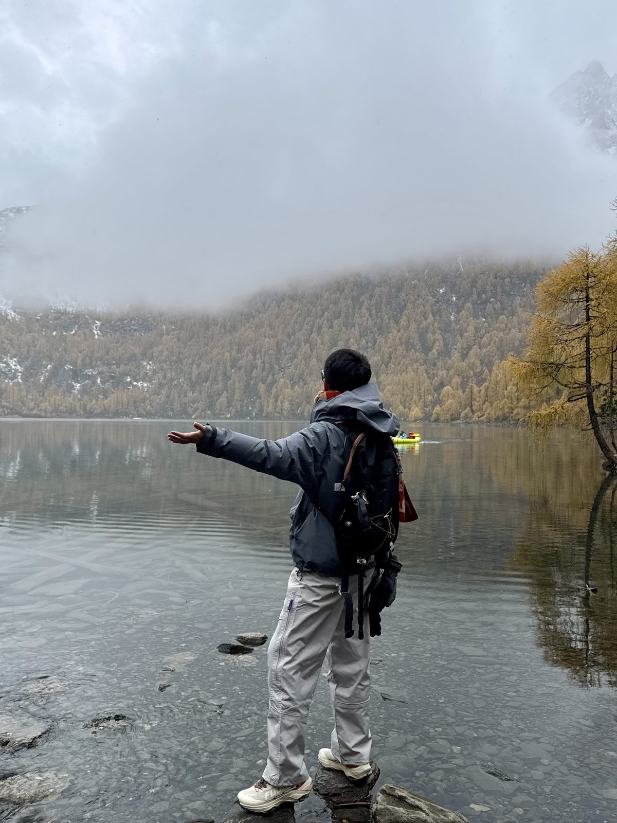 川西湖边旅行照片